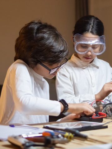 focused-children-doing-experiment-physics-together-scaled.jpg